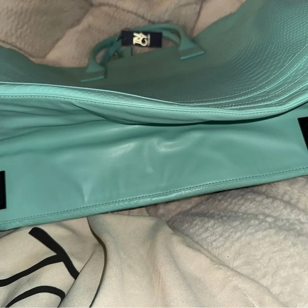 Tote&Carry  APOLLO 1 DUFFLE BAG IN Tiffany nwt